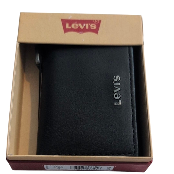 Levi's Black Wallet with Silver Logo - Picture 1 of 8